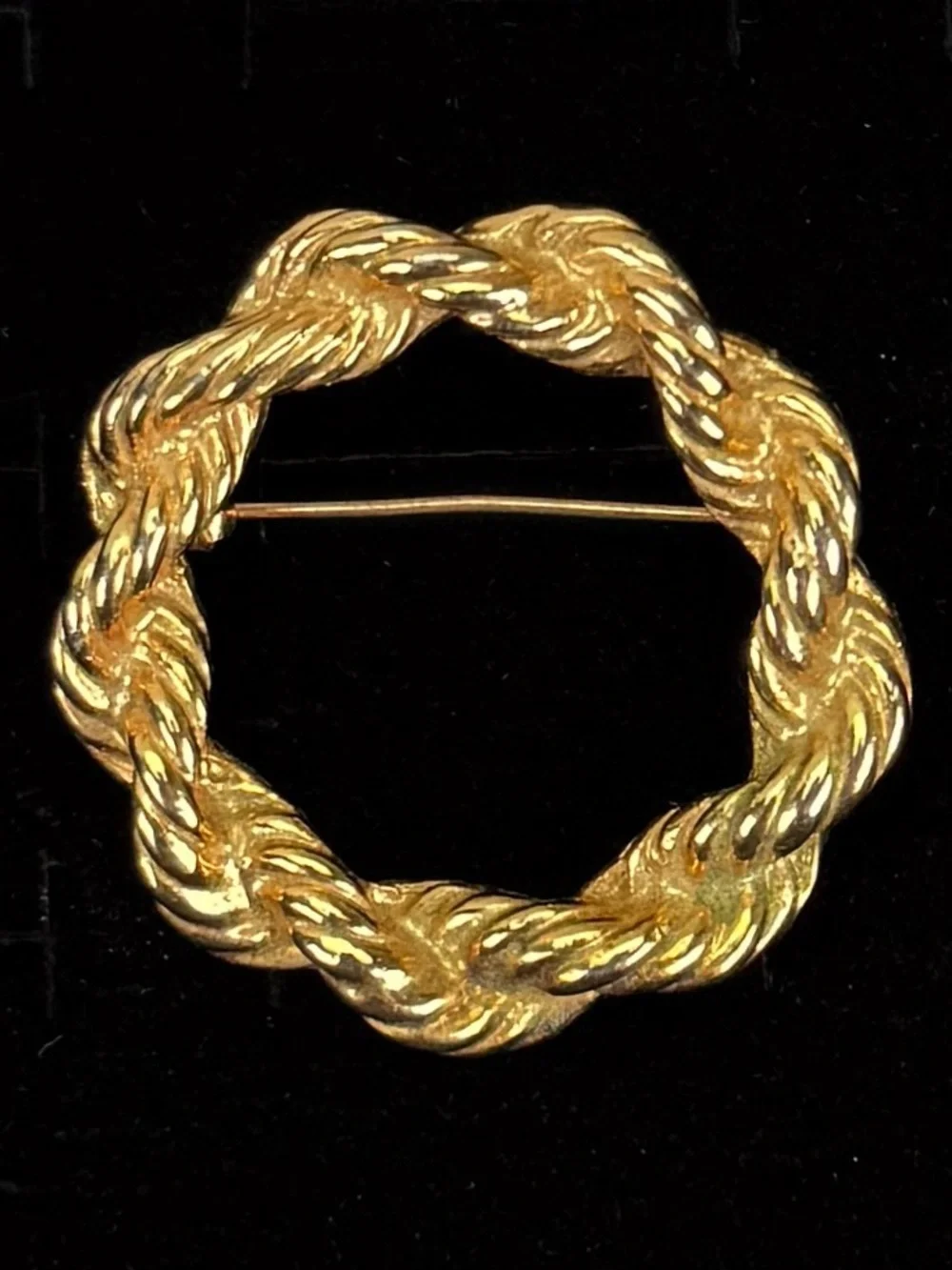 Vintage Aged Goldtone Weighted Twisted Rope Circle Brooch